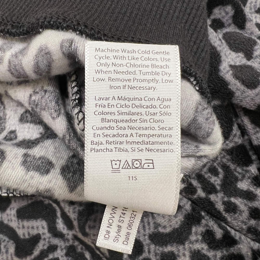 Secret Treasures Long Sleeve Animal Print Blouse--Size Large (12-14) - Picture 5 of 5